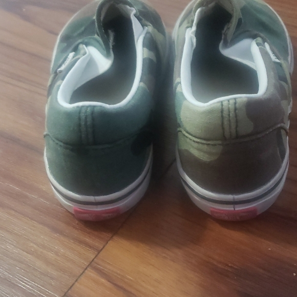 Vans - Picture 3 of 6